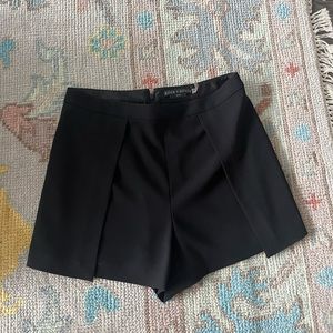 Alice + Olivia Classic black shorts. In perfect condition. True to size